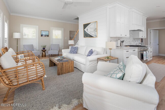 Building Photo - 102 4th Ave