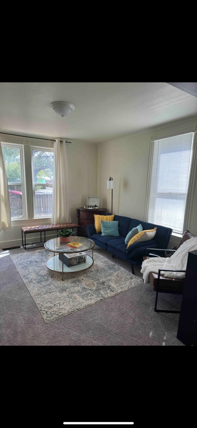 Building Photo - 220 S Taylor St