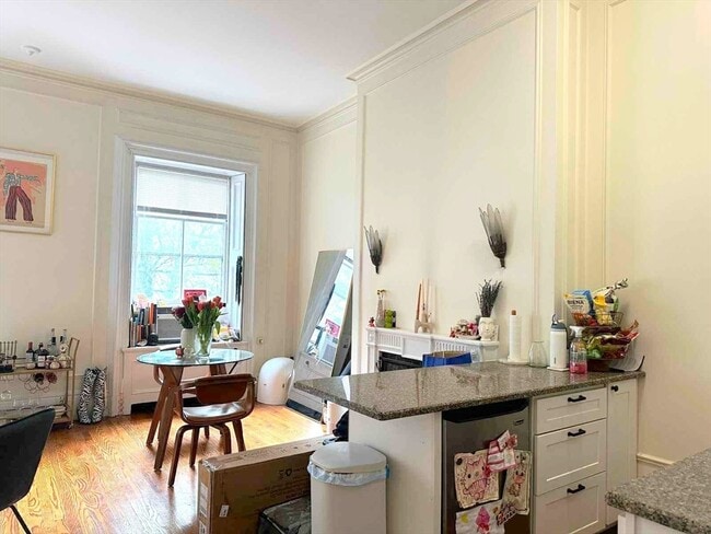 Building Photo - 107 Beacon St