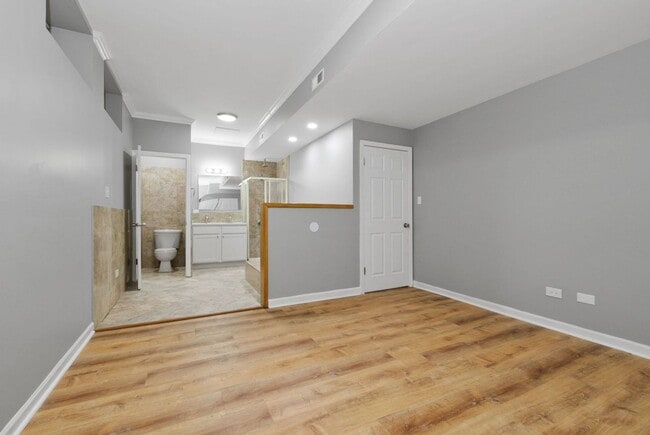 Building Photo - Duplex Two Bedroom Unit Available in South Shore