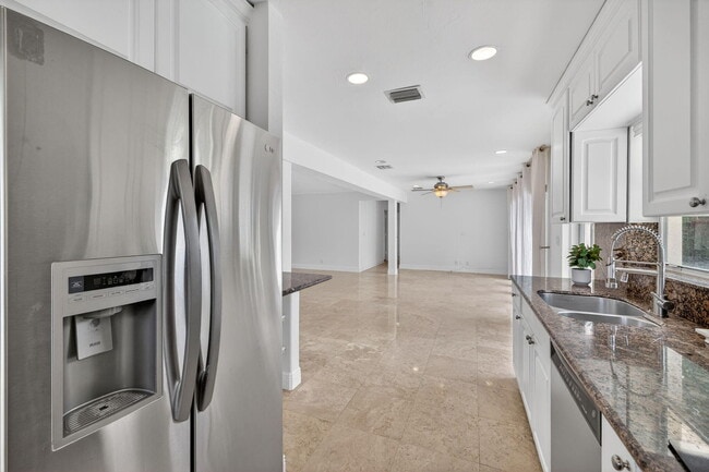 Building Photo - 2808 NE 22nd St