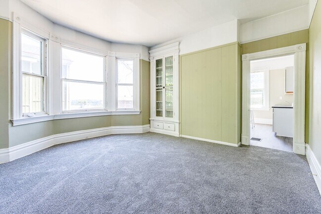 Building Photo - 15 St Thomas St