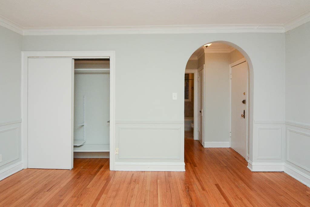 Building Photo - 545 W Surf St