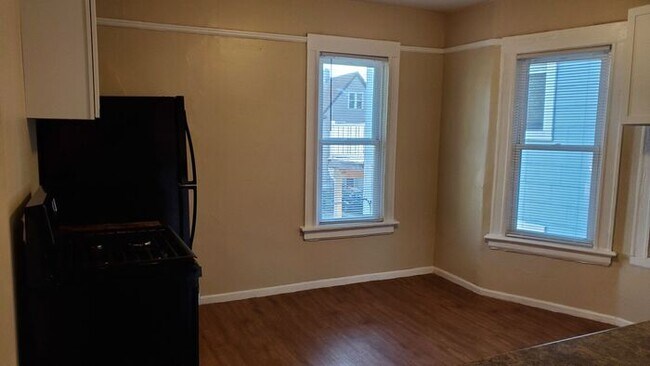 Building Photo - Newly Remodeled Huge 4 Bedroom + Office 3 ...