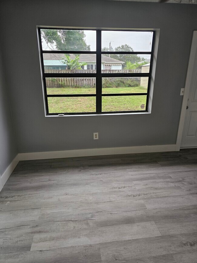 Building Photo - 6107 Hickory Dr