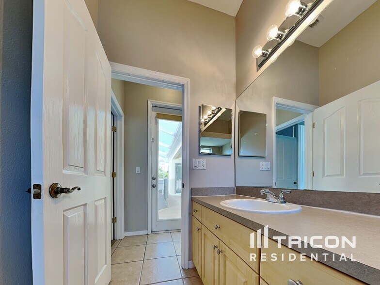 Building Photo - 1504 Canoe Dr