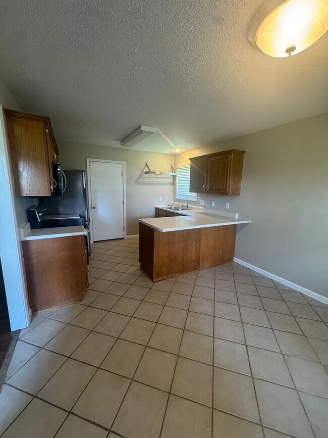 Building Photo - 509 S Whippoorwill Dr