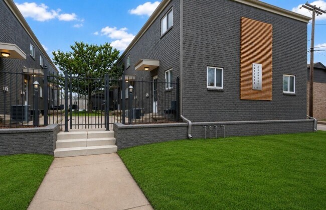 Building Photo - 3636-3640 S Indianapolis Ave