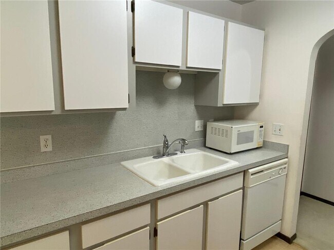 Building Photo - 7350 York Ave S