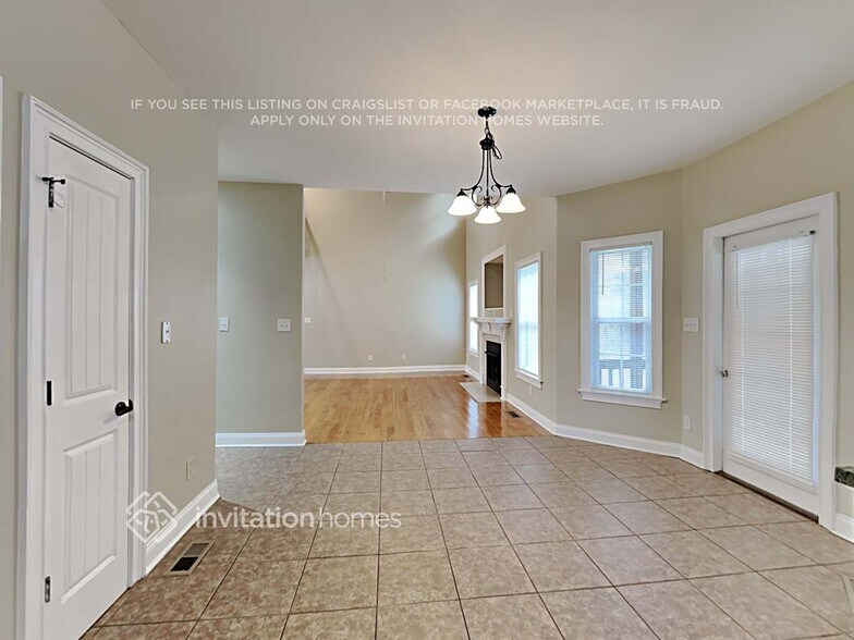 Building Photo - 700 Winding Oak Way