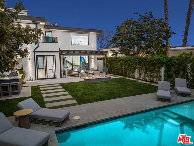 Building Photo - 731 N Curson Ave