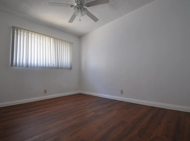 Building Photo - 327 E Navilla Pl