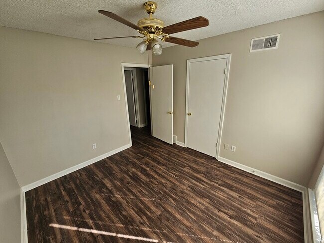 Building Photo - 3943 Silverleaf Rd