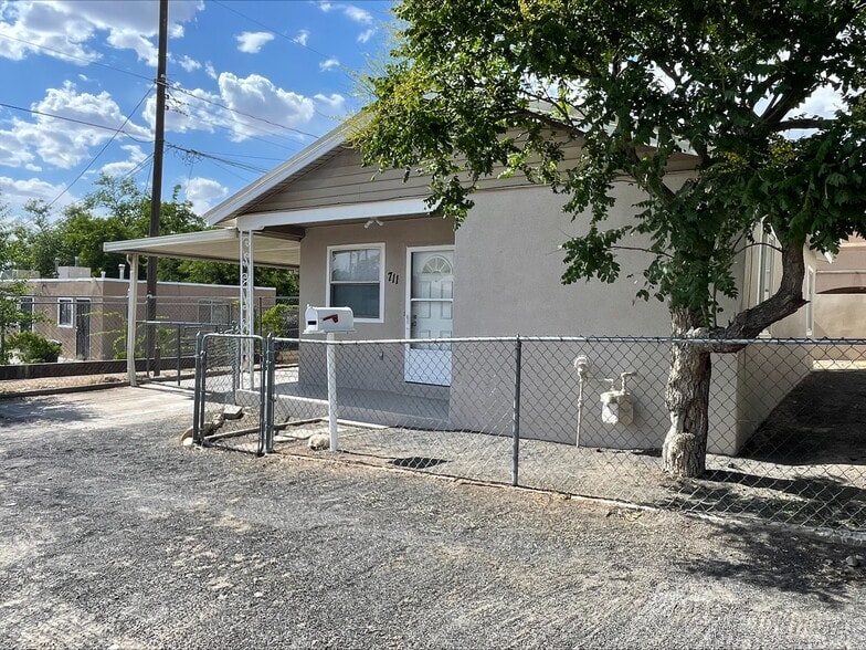 Building Photo - 711 Avenida Cesar Chavez SE