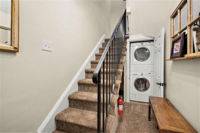 Building Photo - 311 A St NE