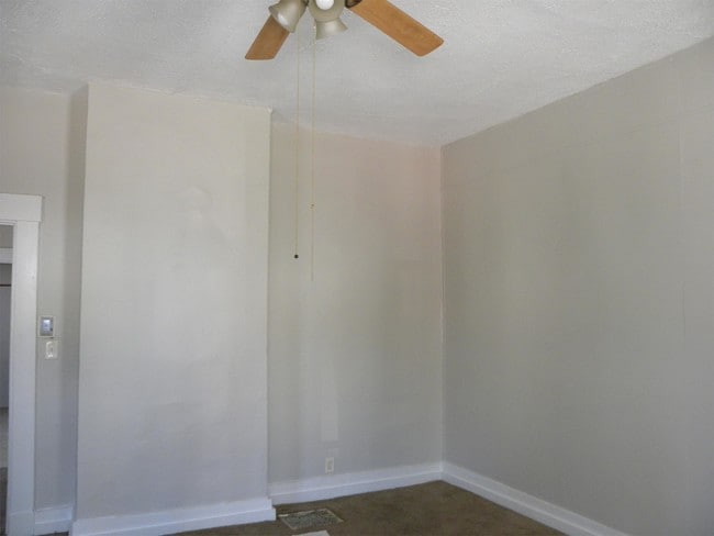 Building Photo - 418 3rd Ave