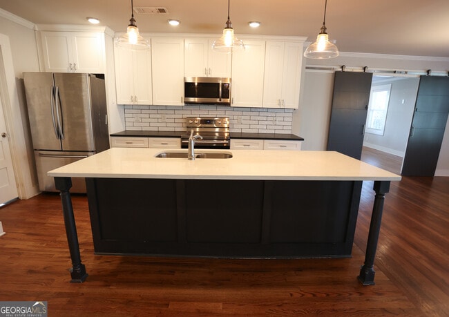 Building Photo - 68 Hayes St