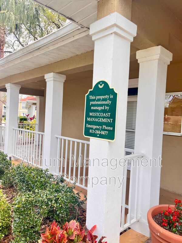 Building Photo - 9481 Highland Oak Dr