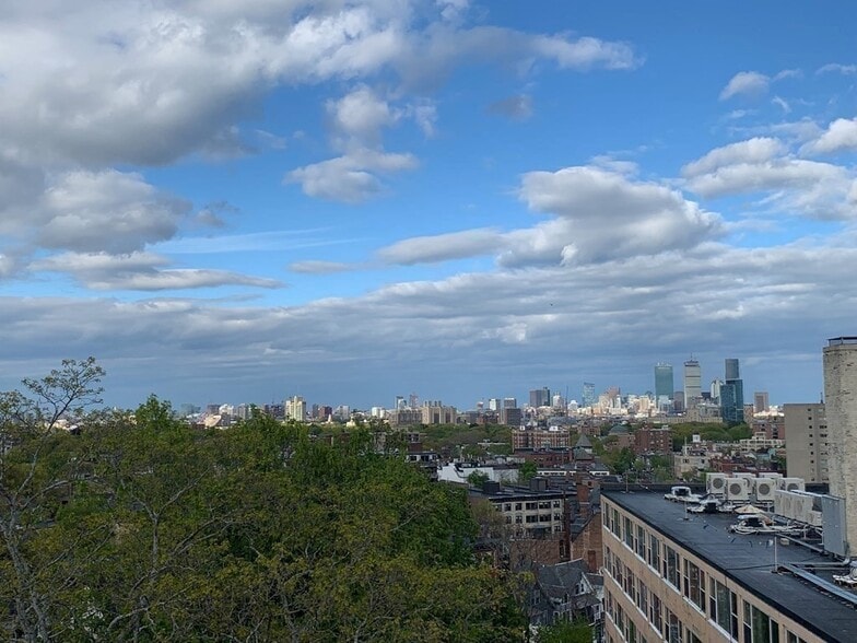 Building Photo - 1450 Beacon St