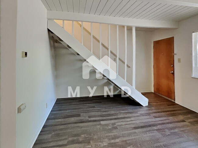 Building Photo - 2418 T St Apt 5