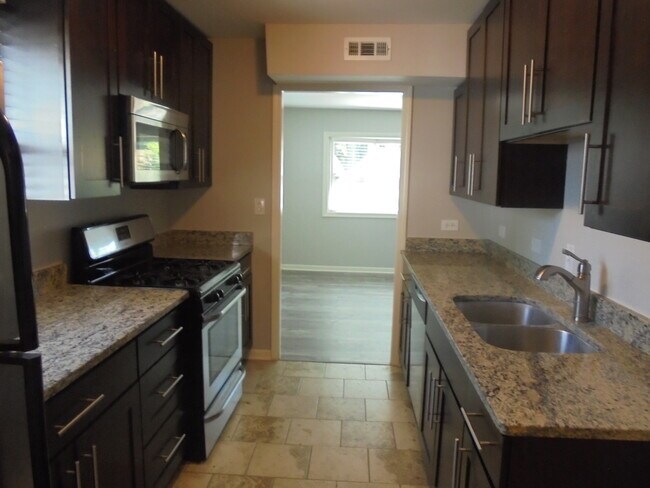 Building Photo - 1434 Walnut Dr