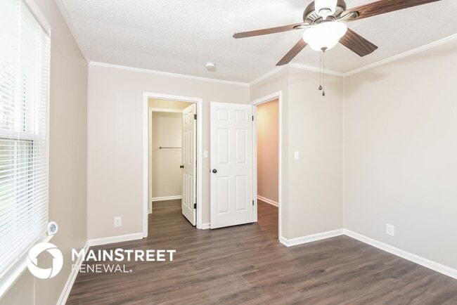 Building Photo - 19 Sioux Rd NE