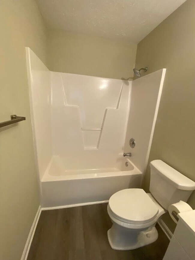 Building Photo - Welcome to this charming 3-bedroom, 2-bathroom home located in the vibrant city of Wilmington, NC.