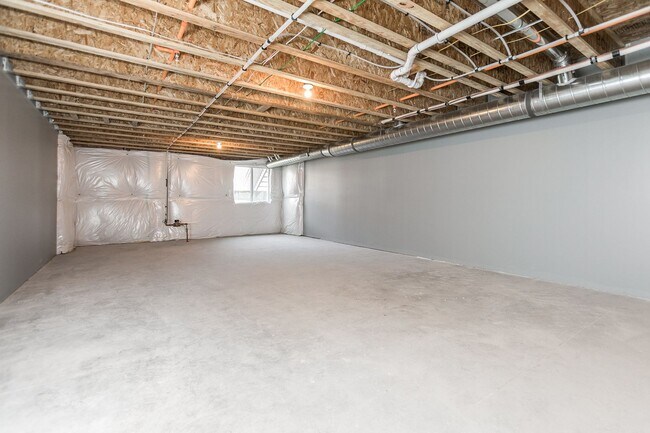 Building Photo - Spacious Townhome with Heated Garage Just ...