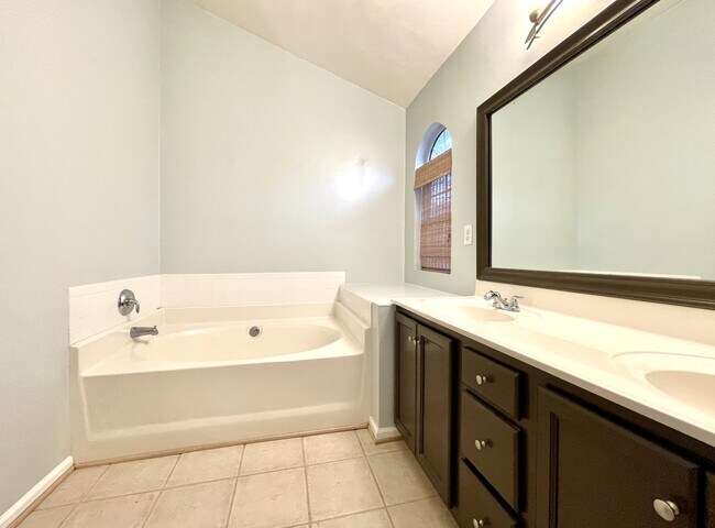 Building Photo - 2248 Ships Crossing