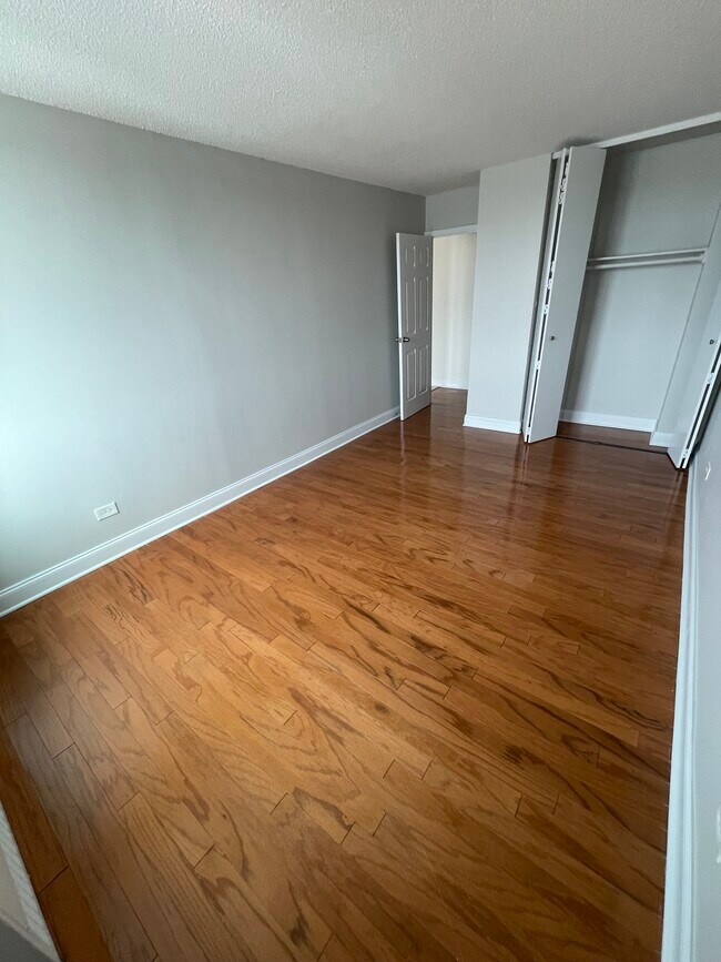 Building Photo - 3333 Broadway