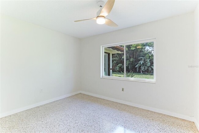 Building Photo - 2618 Valencia Dr