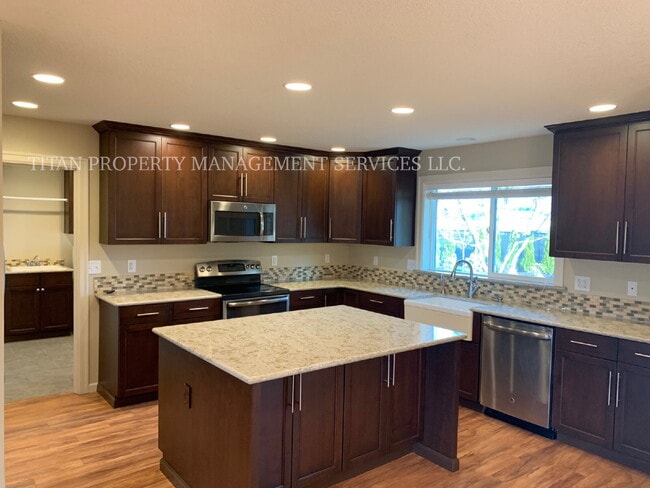 Building Photo - Stunning Ranch-Style Home in Up-and-Coming Hillsboro