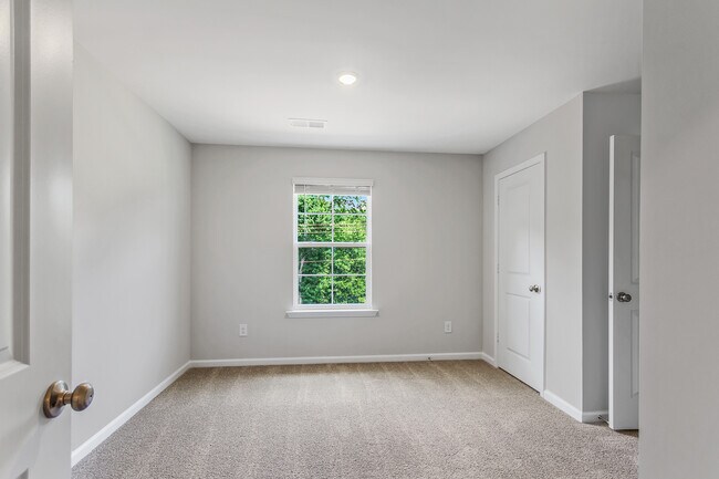 Building Photo - 137 Foundation Way