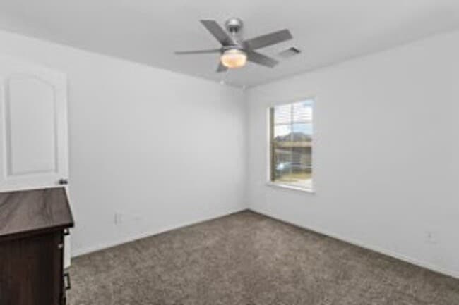 Building Photo - Peaceful & Convenient: Near 45, 99 & IAH!