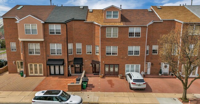 Building Photo - 3242 S Sydenham St