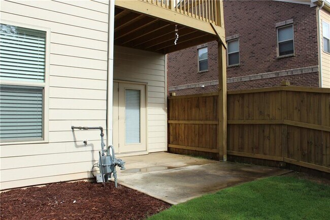 Building Photo - 2503 Norwood Dr SE