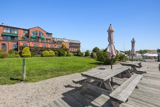 Building Photo - 17 Water St