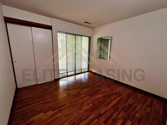 Building Photo - 4870 SW Skyline Pkwy