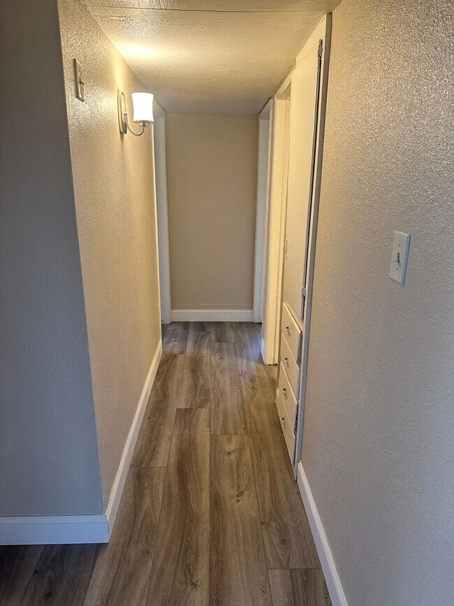 Building Photo - This cute home won't last long with a new ...