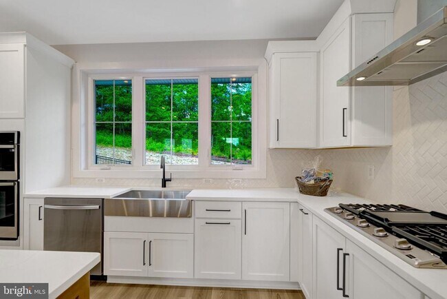 Building Photo - 9418 Dandelion Dr
