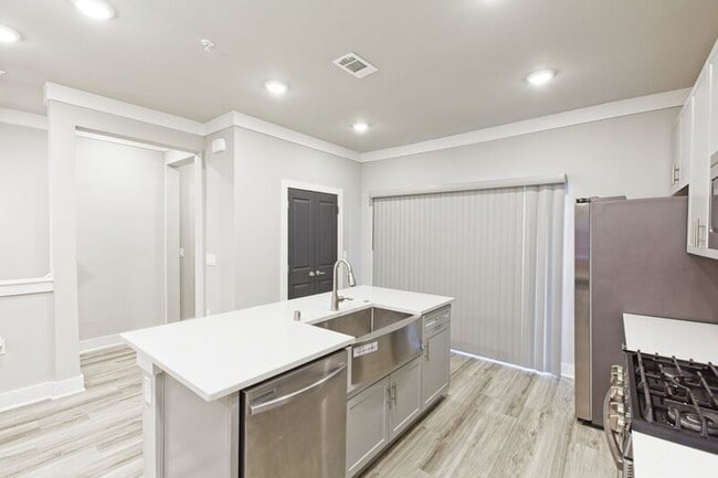 Building Photo - 3313 Wynwood Dr