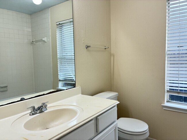Building Photo - 11607 Lennington Dr