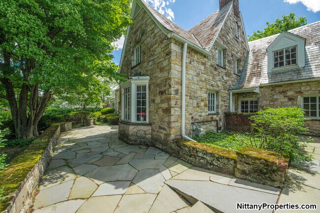 Building Photo - 100 N Patterson St