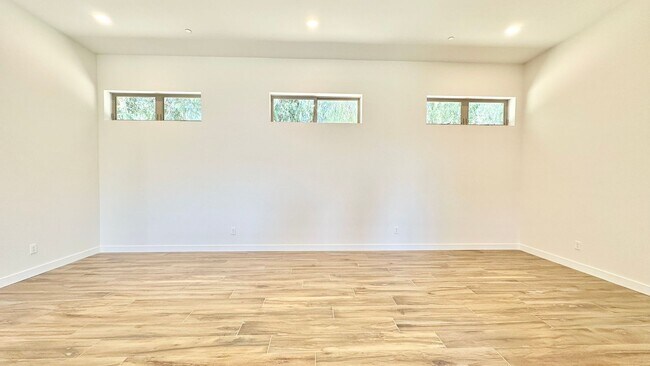 Building Photo - Beautifully Remodeled Top to Bottom Single...