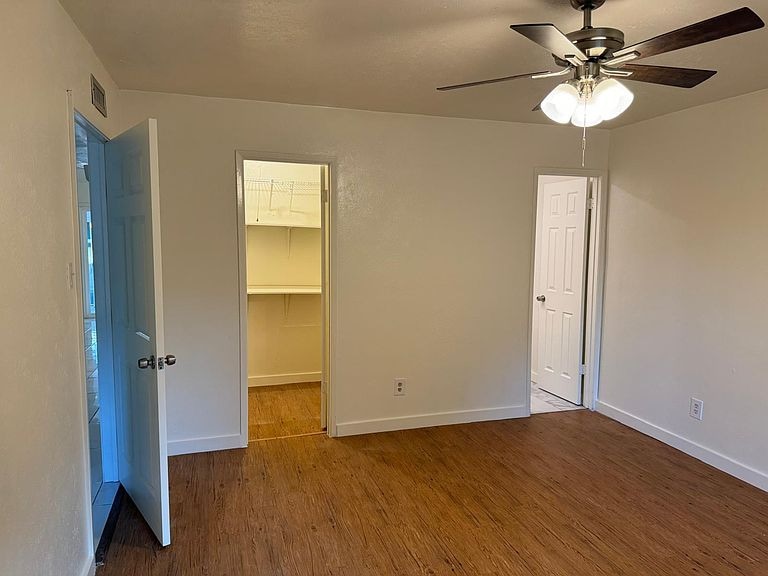 Building Photo - 3410 Meadow Oaks Dr