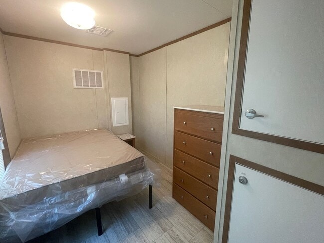 Building Photo - NEW 1 BEDROOM TINY HOME