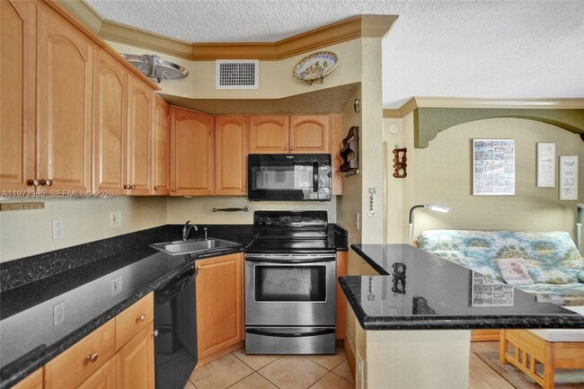 Building Photo - 744 NE 14th Ave