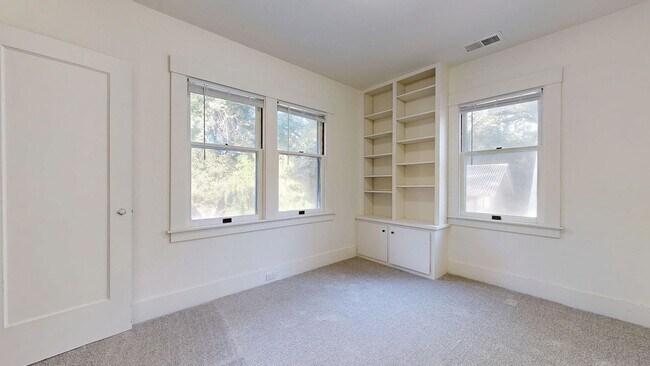 Building Photo - Bright Country Three Bedroom One Bathroom ...