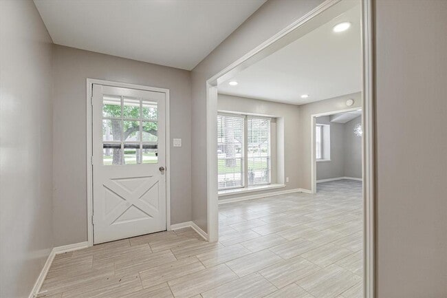 Building Photo - 13910 E Cypress Forest Dr