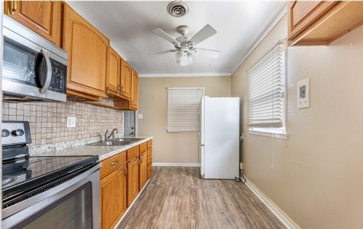 Kitchen - 3592 Roejack Dr